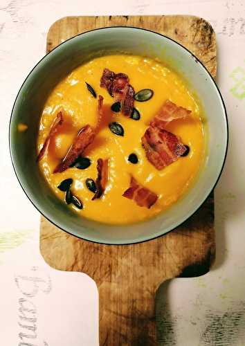 Soupe de sucrine, patate douce,carottes et lait de coco