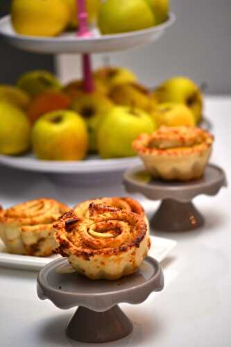 Apple roses ou tartelettes roses aux pommes