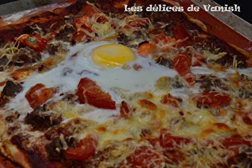 Pizza viande hachée, mozzarella et tomates fraîches - Vanish Délices : recettes & test de produits