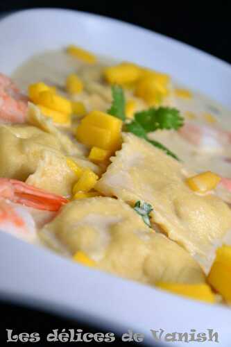 Ravioles de st jacques, crevettes, mangue et bouillon au lait de coco/citronnelle