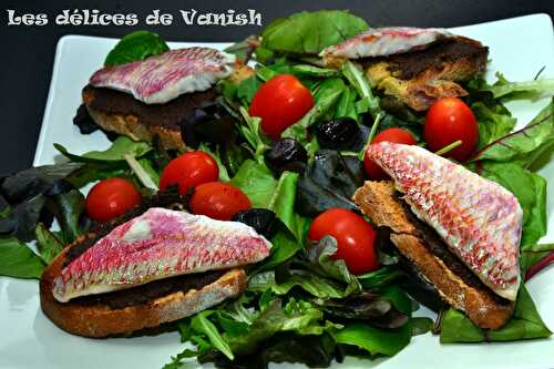Salade de rougets sur toast de tapenade - Vanish Délices : recettes & test de produits