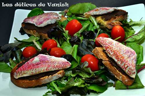 Salade de rougets sur toast de tapenade