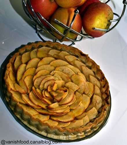 Tarte aux pommes sur pâte brisée à la noisette