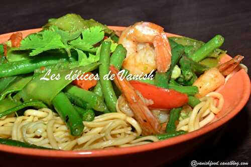 Wok de crevettes aux nouilles et légumes