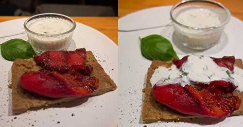 Brushetta de panisse, tomates et poivrons marinés