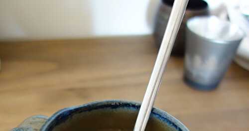 Soupe vegan aux champignons et flocons de châtaigne