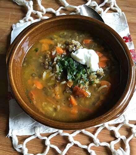 Soupe Tadjike aux Lentilles Vertes et Riz