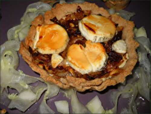 Tartelettes fines oignons, chèvre, miel et fromage frais