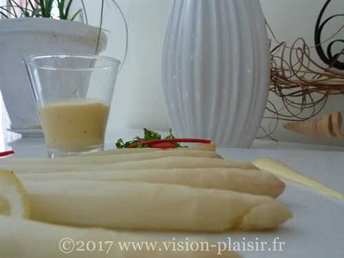 Asperges et sa sauce hollandaise