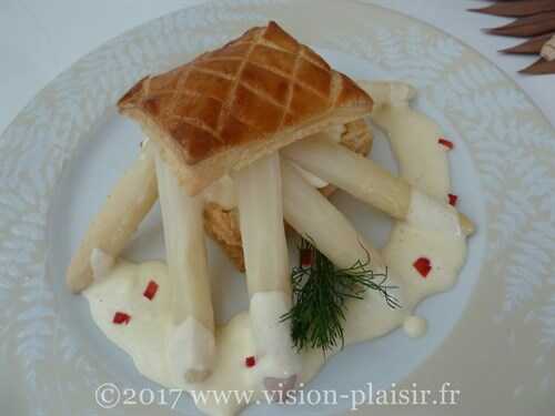 Feuilleté d'asperges et sa sauce mousseline