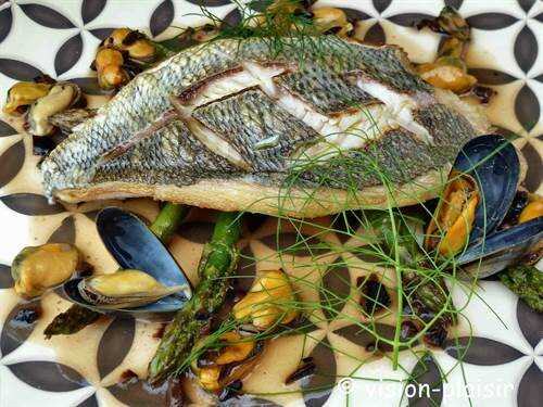 Filet de dorade aux asperges vertes et moules