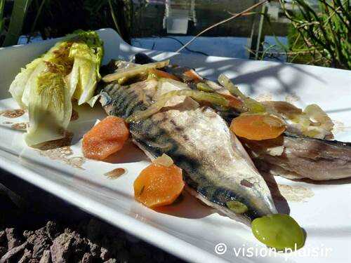 Nage de maquereaux aux légumes croquants