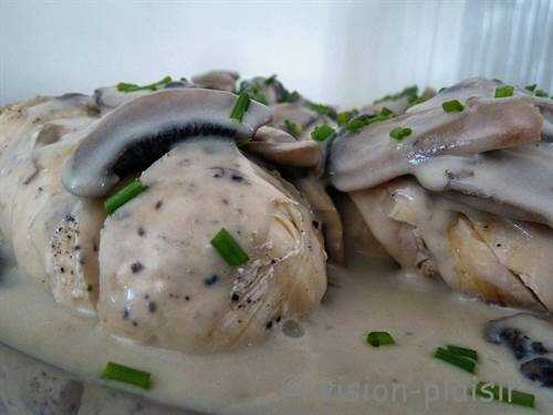 Roulés de blancs de poulet sauce champignons de paris