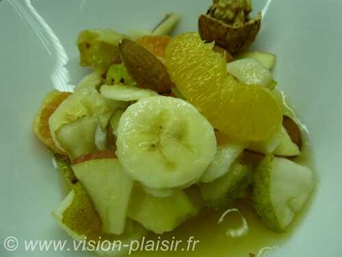 Salade fruits frais aux amandes et noix