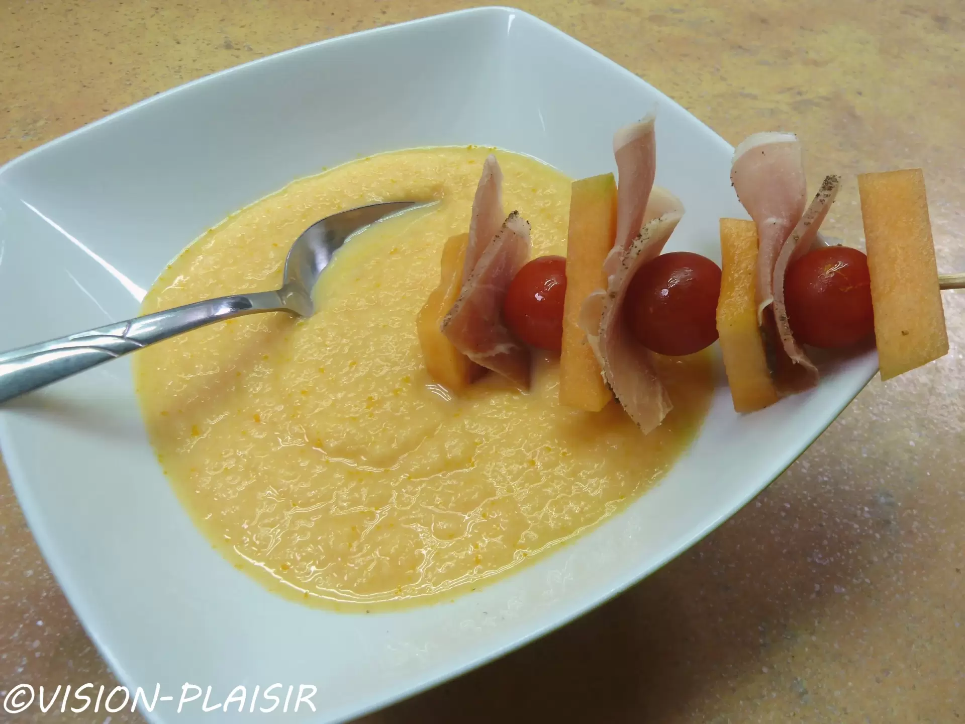 Gaspacho de melon et jambon de pays