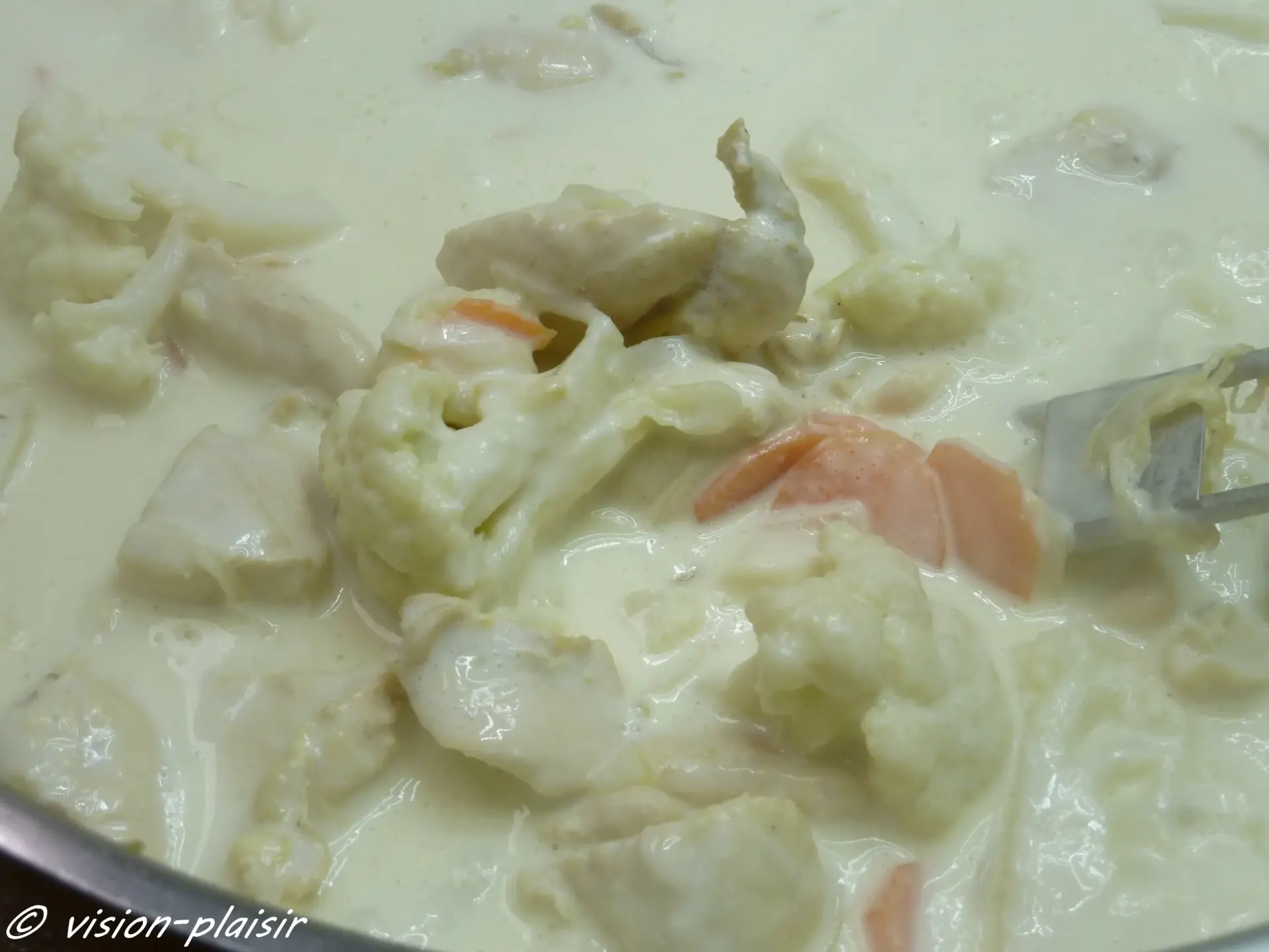 Blanquette de poulet, carottes et chou-fleur