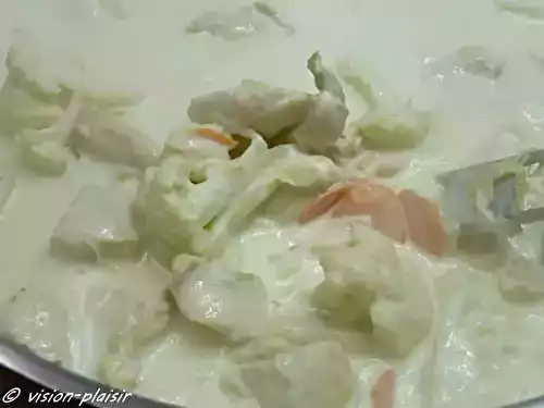 Blanquette de poulet, carottes et chou-fleur