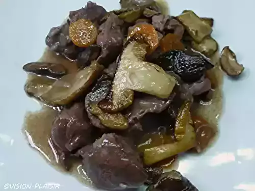 Sauté de sanglier aux carottes et cèpes