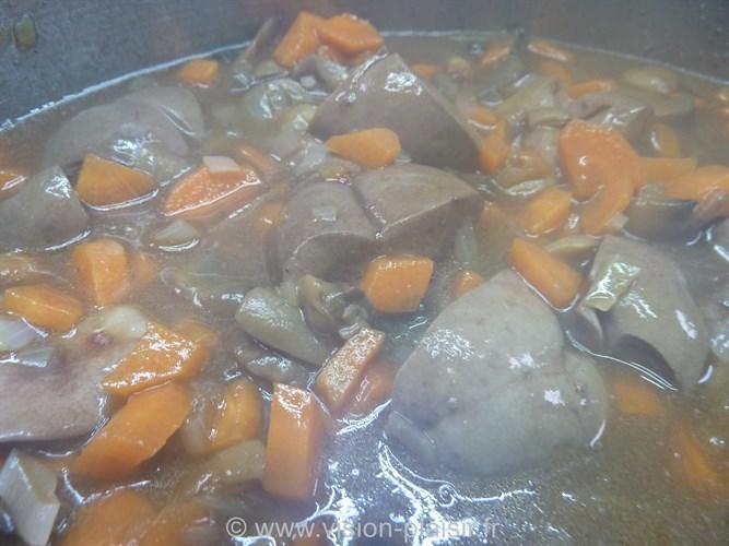 Rognons de bœuf aux carottes et champignons sauce porto