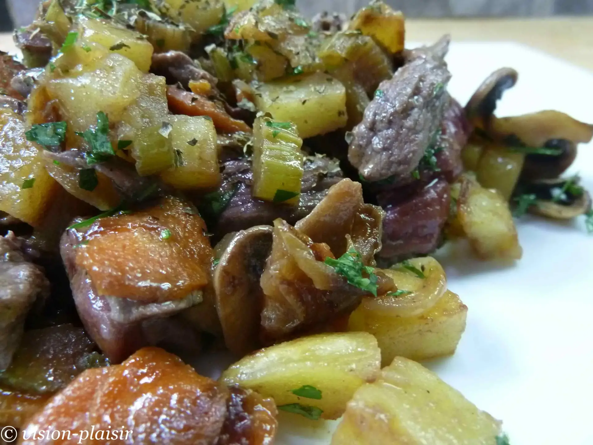 Poêlée d'émincé de boeuf aux légumes et d'origan
