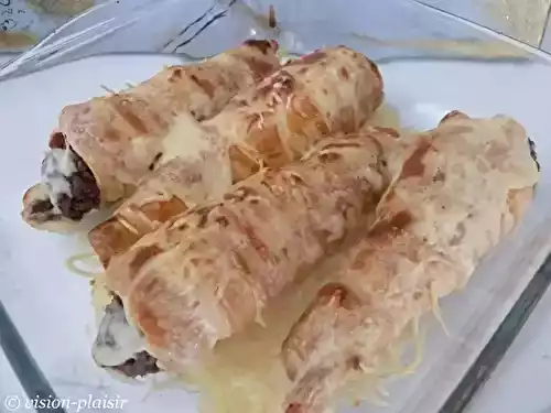 Cônes feuilletés à la duxelles de champignons de paris et béchamel gratiné