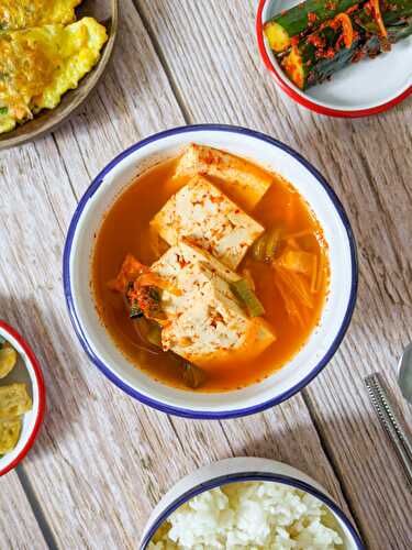 Kongnamul Kimchi Guk - Soupe de kimchi aux pousses de soja