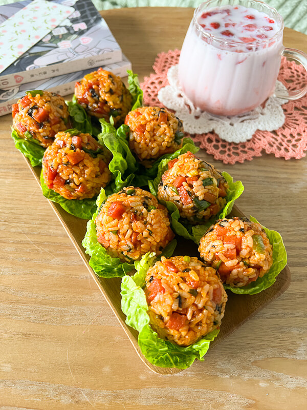 Spicy Spam Jumeokbap - Boules de riz coréennes piquantes au spam