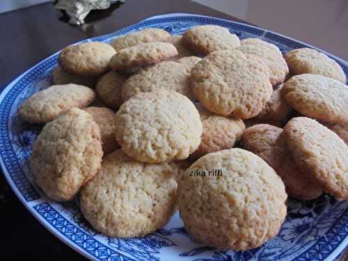 Biscuits au miel, brousse et beurre de cacahuètes