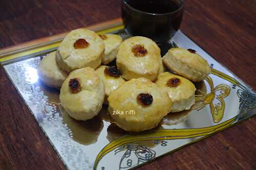 BISCUITS DU NOUVEL AN AUX AMANDES ET RAISINS SECS