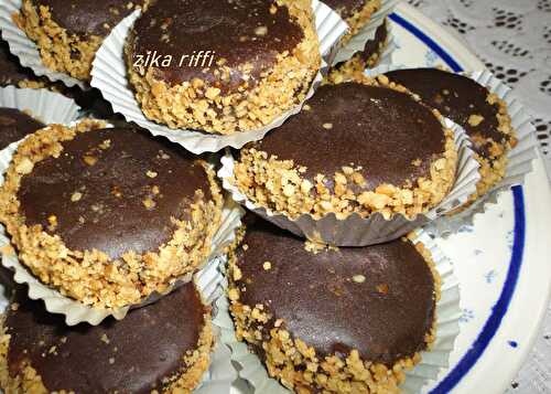 BISCUITS PETITS FOURS AU SESAME ET CACAHUETES- CARAMEL ET CHOCOLAT FAÇON ALFAJORES