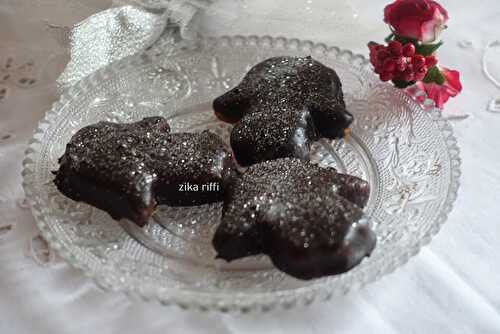 Biscuits sablés khomssa aux amandes et chocolat 