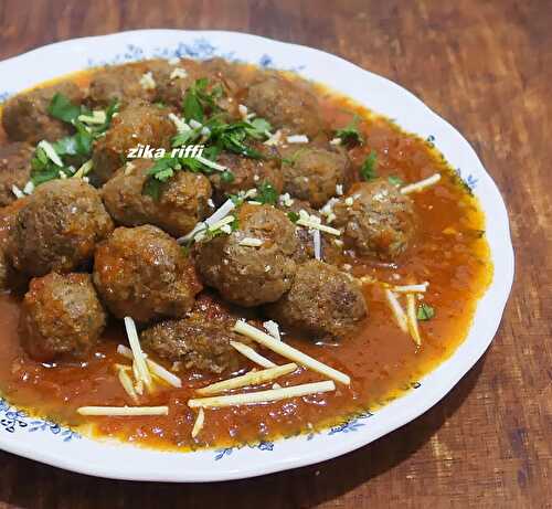 BOULETTES D'AGNEAU AU FROMAGE ET SAUCE TOMATE FRAÎCHE