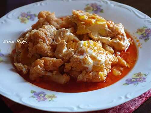 BROUKLOU TAWM W FELFEL BEL AADAM- MIJOTE DE CHOU FLEUR A L'AIL SAUCE PIQUANTE AUX OEUFS 