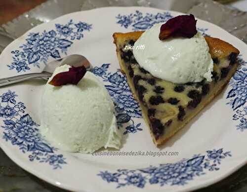 CLAFOUTIS AUX MÛRES AVEC SES BOULES DE GLACE A LA PISTACHE