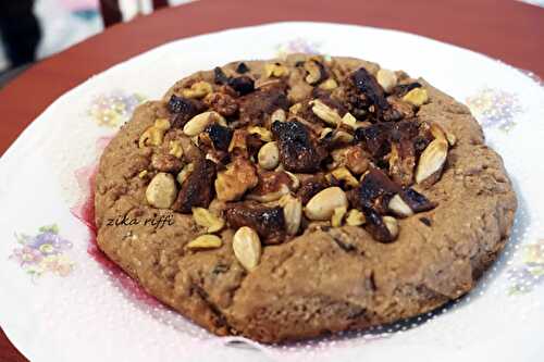 COOKIE GEANT AUX NOISETTES- AMANDES ET CHOCOLAT