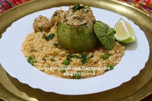 COURGETTE RONDE FARCIE AU VEAU ET SON LIT DE RISOTTO AUX BOULETTES ET PETITS POIS