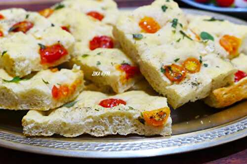 FOCACCIA A L'AIL ET TOMATES CERISES