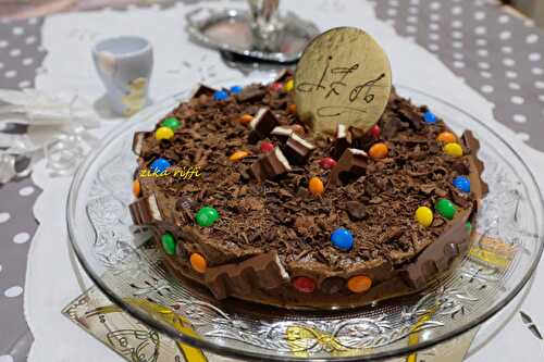 GÂTEAU MOUSSE AU CHOCOLAT POUR L'ANNIVERSAIRE DE ANIS ET IZA