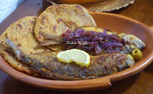 HOUT MAKLI MCHARMEL-POISSON FRIT ET CHARMOULA D'OIGNON CONFIT