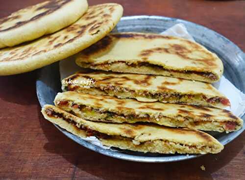 KESRA OU GALETTE A LA SEMOULE FARCIE DE VIANDE HACHEE ET LEGUMES