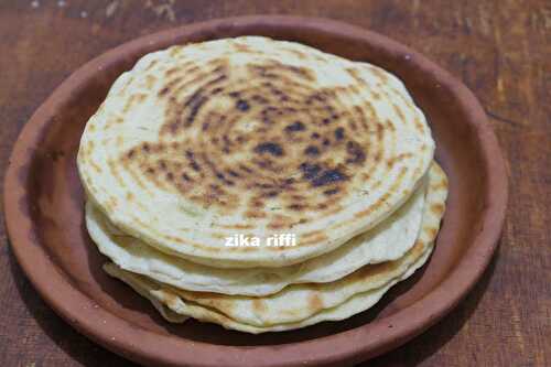 KESRA-RAKHSSIS OU GALETTE DE SEMOULE FARCIE BROUSSE MAISON