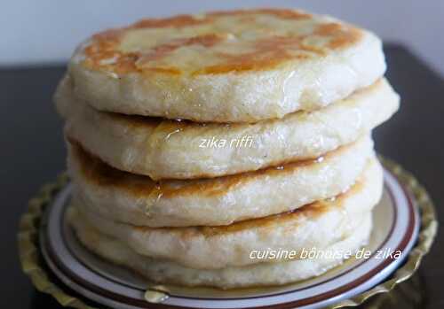 Matloue el metred ou matloue el kahwa, galettes levées au miel --Ramadan 2020