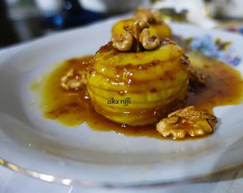 MILLE FEUILLES DE POMMES  FONDANTES CARAMEL  ET VANILLE AU SIROP DE PÊCHES 