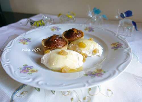 MINI TARTELETTES A LA CREME D'AMANDES ET QUENELLES AU FROMAGE BLANC AU MIEL