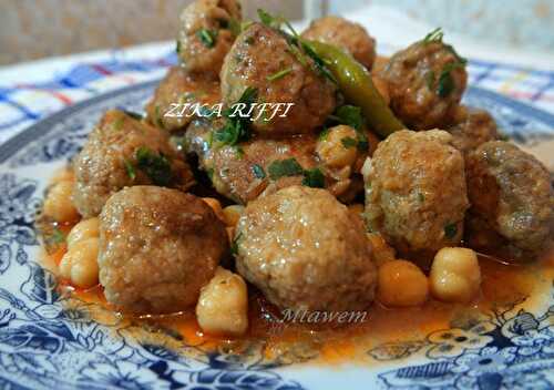 MTAWEM SAUCE ROUGE-BOULETTES VIANDE HACHEE A L'AIL