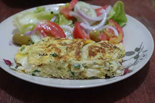 OMELETTE ESTIVALE BAVEUSE- AIL- FINES HERBES ET FROMAGE