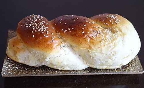 PETITS PAINS BRIOCHÉS AU LABNEH MAISON ET A LA SEMOULE / FAÇON CHRIK