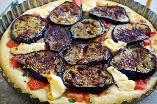 PIZZA A LA SEMOULE -AUBERGINES ET TOMATES CONCASSEES CRUES