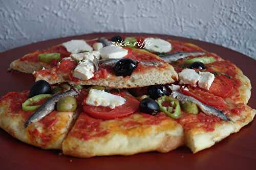 PIZZA AUX ANCHOIS - MOZZARELLA ET TOMATES FRAÎCHES 