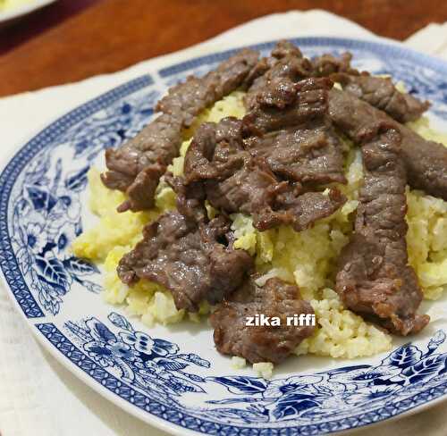 RIZ FRIT AUX OEUFS ET A LA VIANDE DE BOEUF